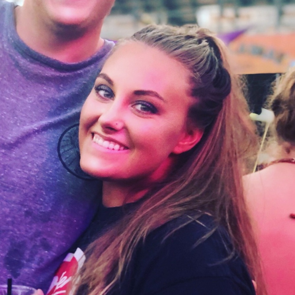 Meet your Posher, Chloe